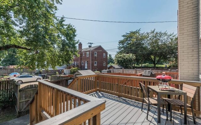 Luxurious 3br 2ba Townhouse with cozy backyard