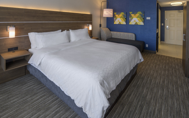 Holiday Inn Express & Suites North Bay by IHG