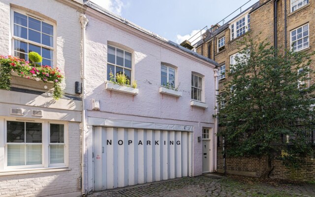 Altido Elegant 2-Bed Mews Flat Near Buckingham Palace