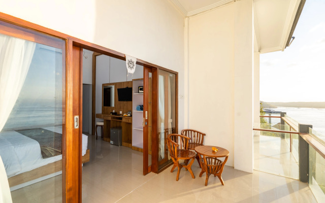 Samuh Sunset Nusa Penida by GenuineHost