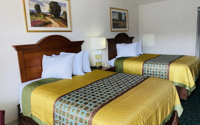 Harrisonville Inn & Suites