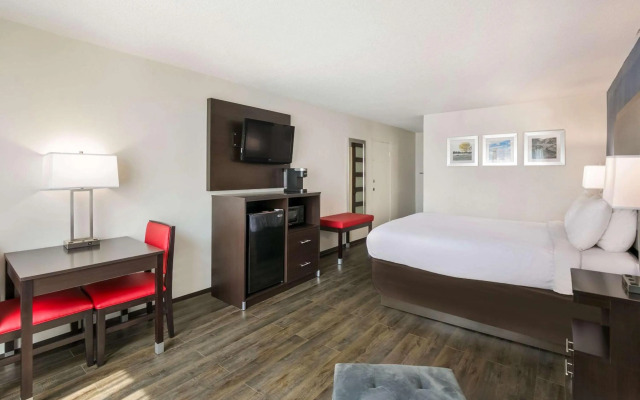 Clarion Hotel Conference Center