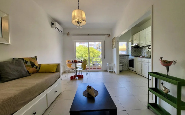 Quarteira Central 2 by Homing