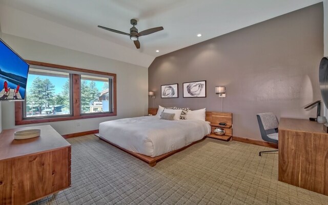 Luxury Residence - Gondola across the Street 2 Bedroom Condo by RedAwning