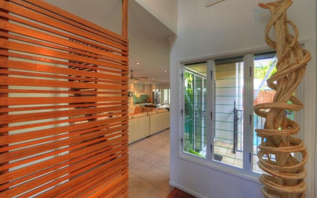 Deja Vu Palm Cove Private Heated Pool