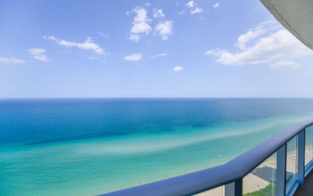 Oceanfront Luxury Hyde Beach Condo