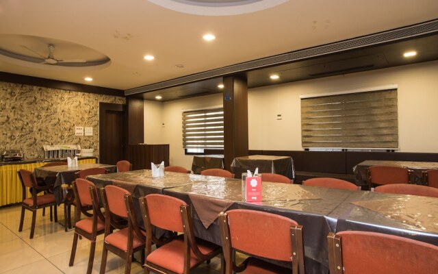 OYO 12475 Hotel Maheshwari