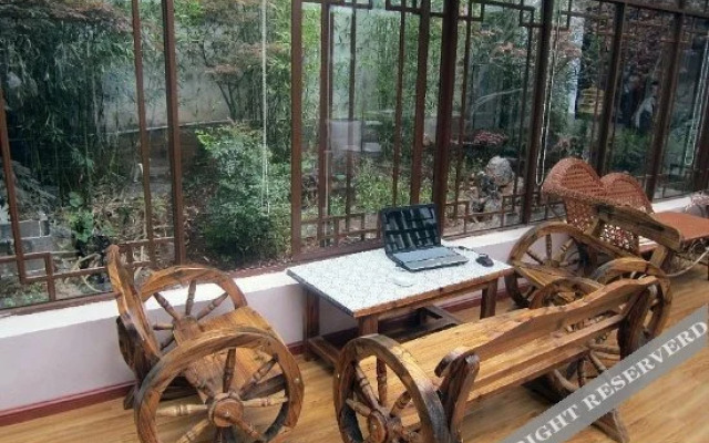 Shuhe Courtyard Inn