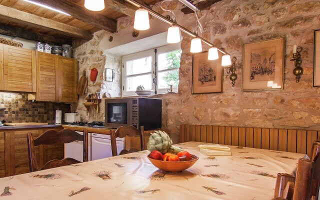 Spacious Farmhouse with private garden in Saint-Cybranet