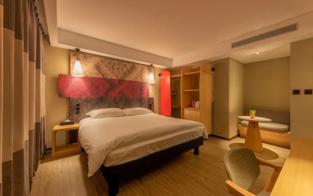 ibis Taipei Jianguo North Road Hotel