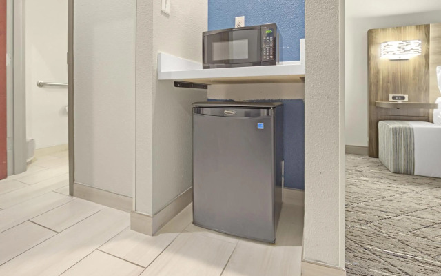 Holiday Inn Express Gulfport Beach by IHG