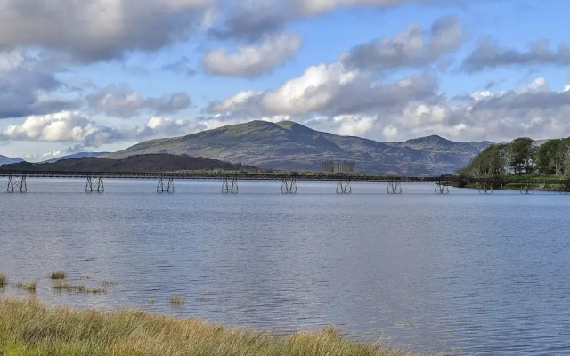 Log Cabin in Snowdonia Near Rhinog Mountains