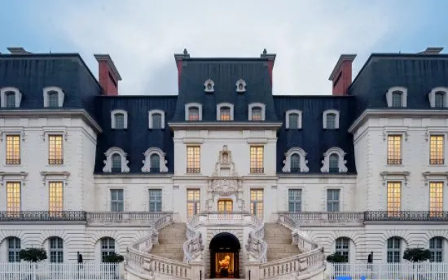 Louis Castle Sycamore Hotel