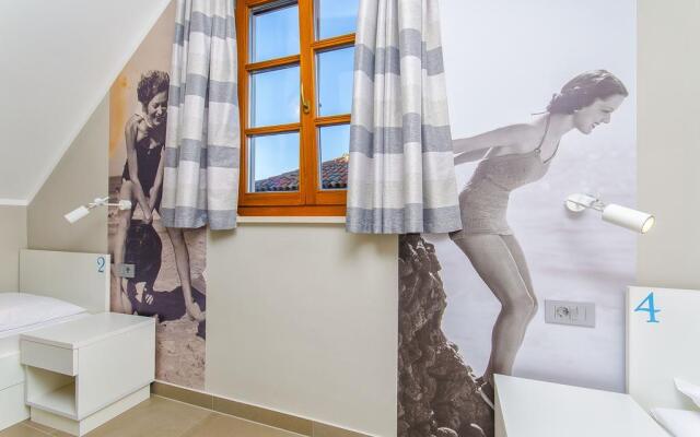 Hostel Dvor