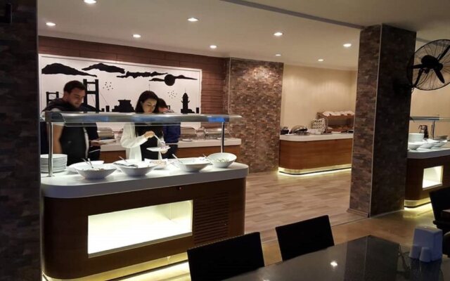 Comet De Luxe Hotel