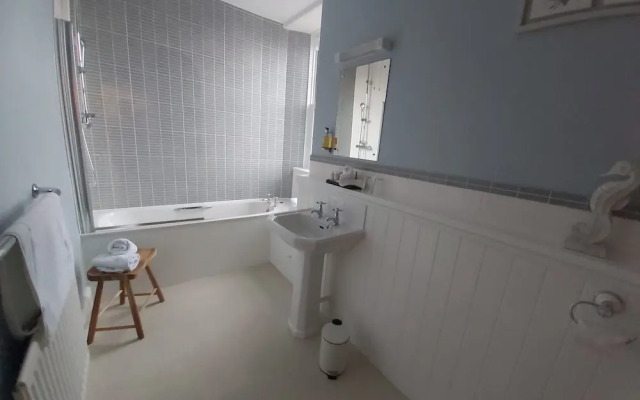 Llys Aeron Guest House