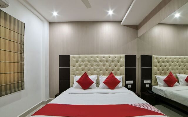 OYO 16894 Aditya Residency