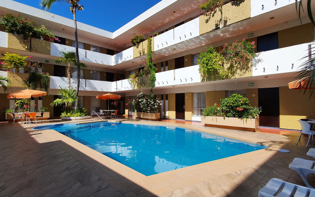 Azteca Inn