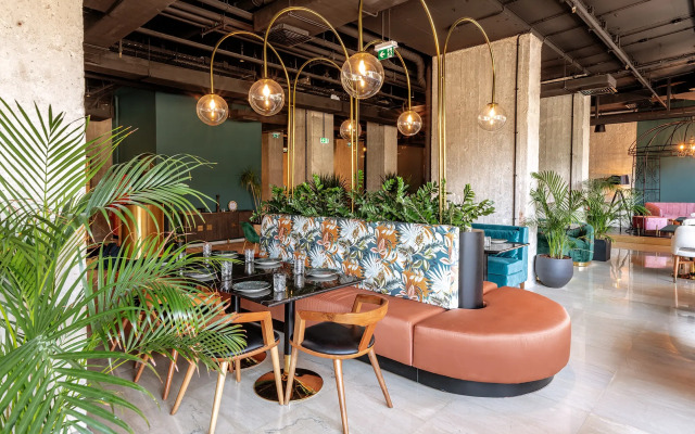 Skylark, Aluma Hotel & Resort