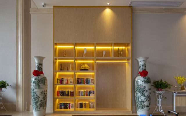 Vienna Hotel (Luoshan)