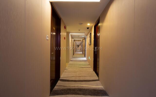 Baiheng Hotel (Yiwu International Trade City)