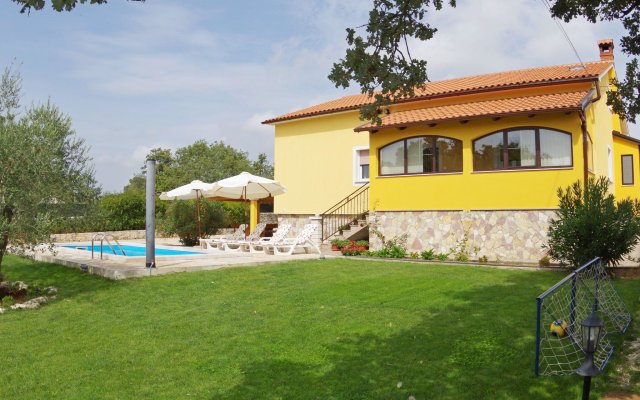 Peaceful Villa in Juršici with Private Pool