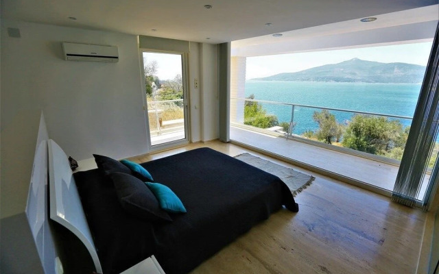 Villa Luminex by Akdenizvillam