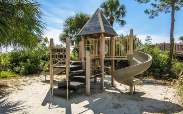 Windsor Court South by RedAwning