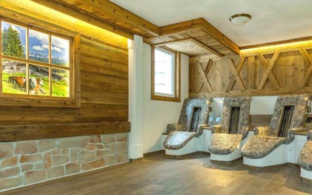 Chalet unter Weißblauem Himmel