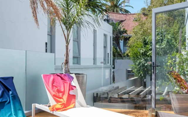 Tranquil Escape in Sea Point Aureto