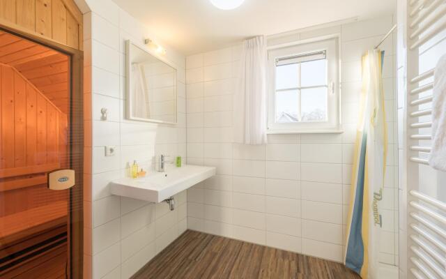 Maasduinen Villa With Sauna & Washer