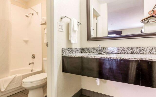 Quality Inn Mt. Pleasant - Charleston