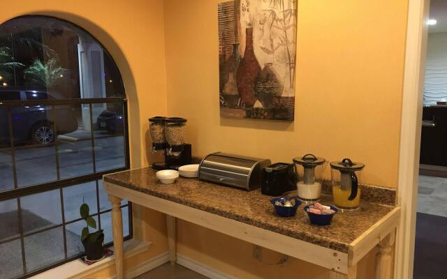 Los Fresnos Inn and Suites