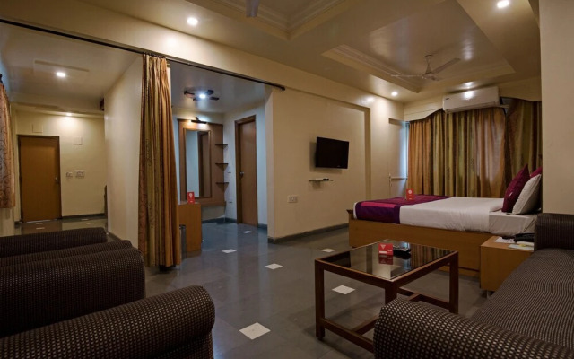 OYO 9739 Hotel Ratnalok