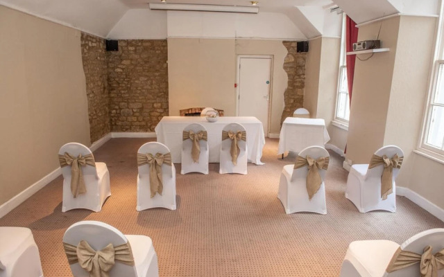 Cock Hotel Stony Stratford by Greene King Inns