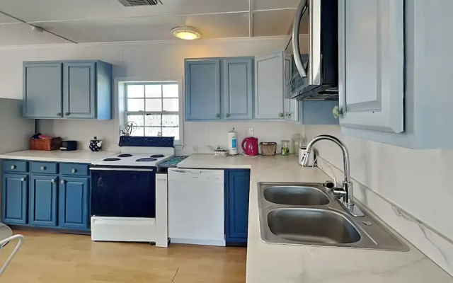 Surfside Crab Retreat by Ryson Vacation Rentals