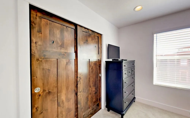 1370 Center Drive Home #6