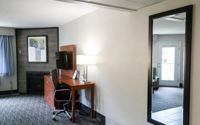 Twin Mountain Inn & Suites