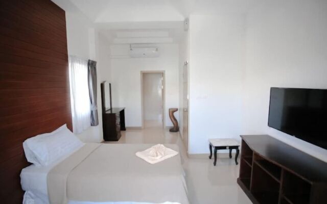 Happyland Residence