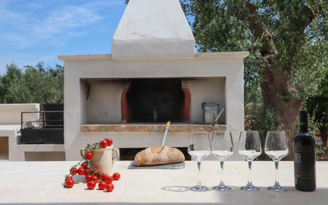 TD Villa Ricchiari Traditional Villa With Designer Pool
