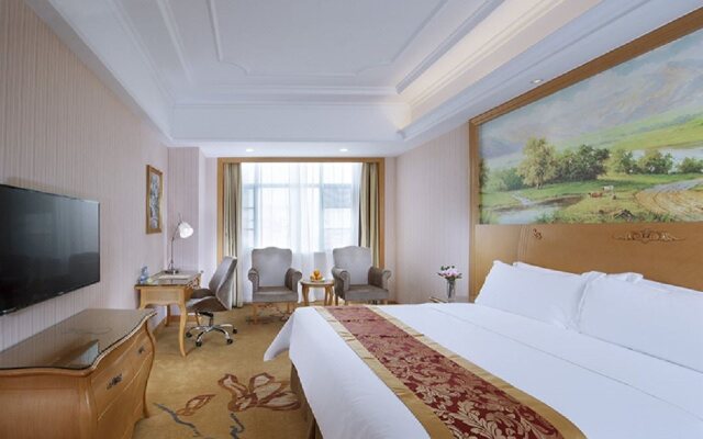 Vienna International Hotel (Shenzhen Airport Hangcheng)