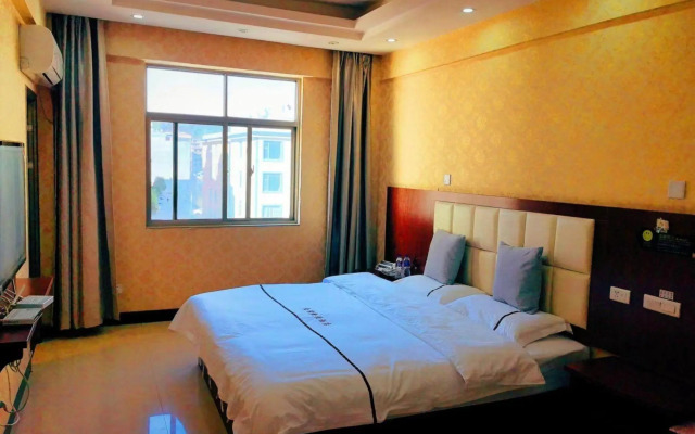 Jinying Express Hotel (Qujing North Railway Station)