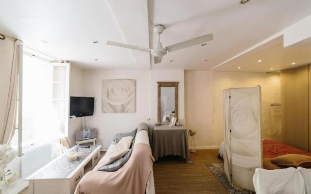 Studio tt équipé parking cœur ville