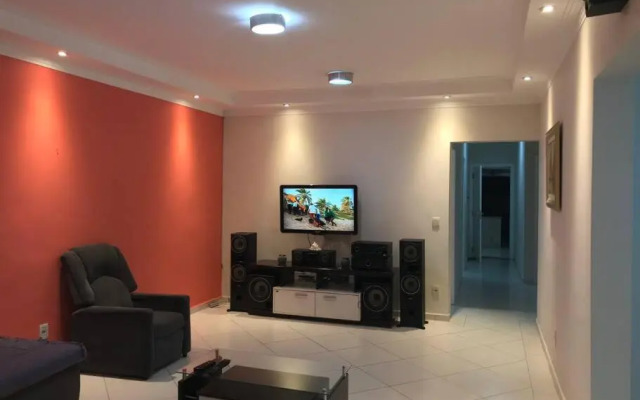 Casa de praia com piscina e churrasqueira - Indaiá Bertioga