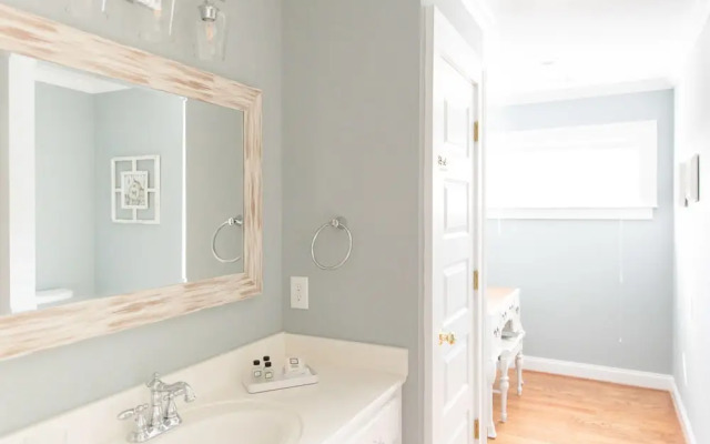 AVA House Bed & Breakfast