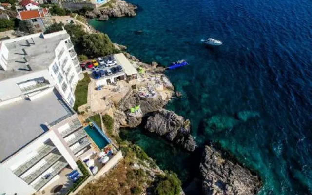 Nautilus Apartments