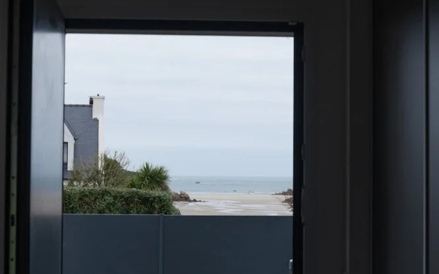 Pretty new House 2 Steps From the sea