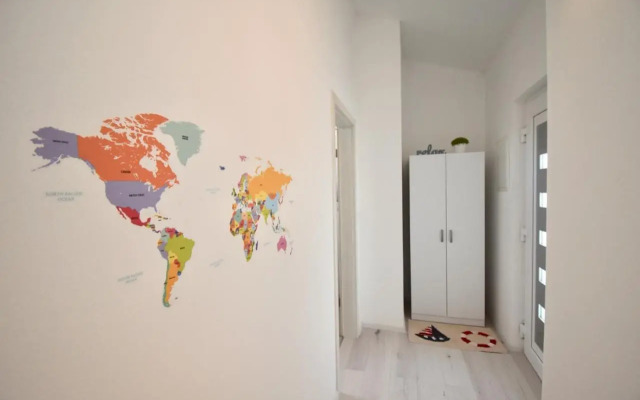 Bright and spacious apartment with grill ***