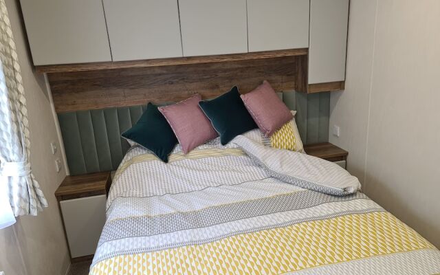 Stunning 2-bed 6 Berth Holiday Lodge Dorset