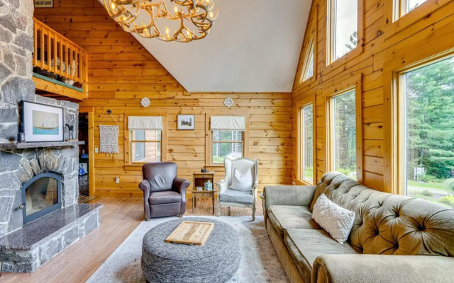 Spacious Wilmington Cabin: Walk to Lake